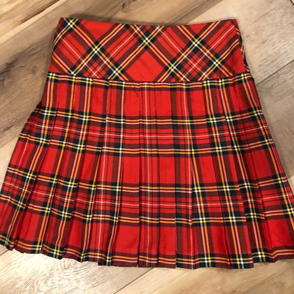 Gretna Green Red Plaid Pleated 2 Buckle Skirt Measures 28" at Waist - Picture 2 of 7